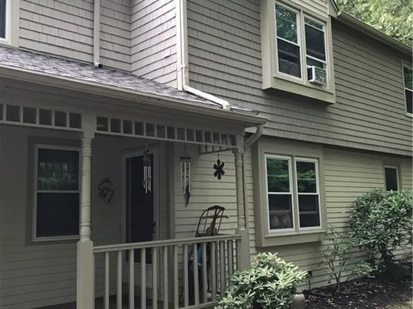 45 Niblick Cir, Coventry, RI 02816