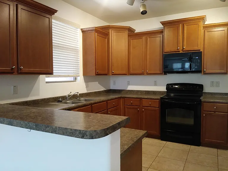 3720 E Kerry Ln — Photo 21