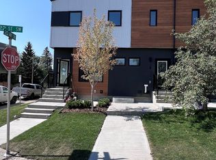 2015 22nd St SW #2B, Calgary, AB T2T5E8