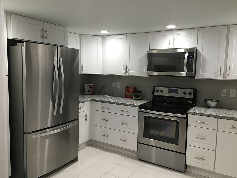 New kitchen / S/S appliances