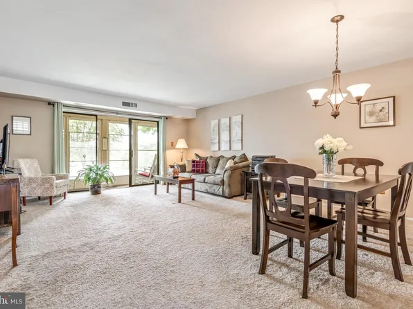 117 Valleybrook Dr, Lancaster, PA 17601