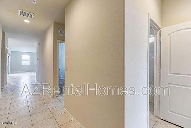 4 bed, 2.0 bath, 1677 sqft, $1,700 — Photo 2