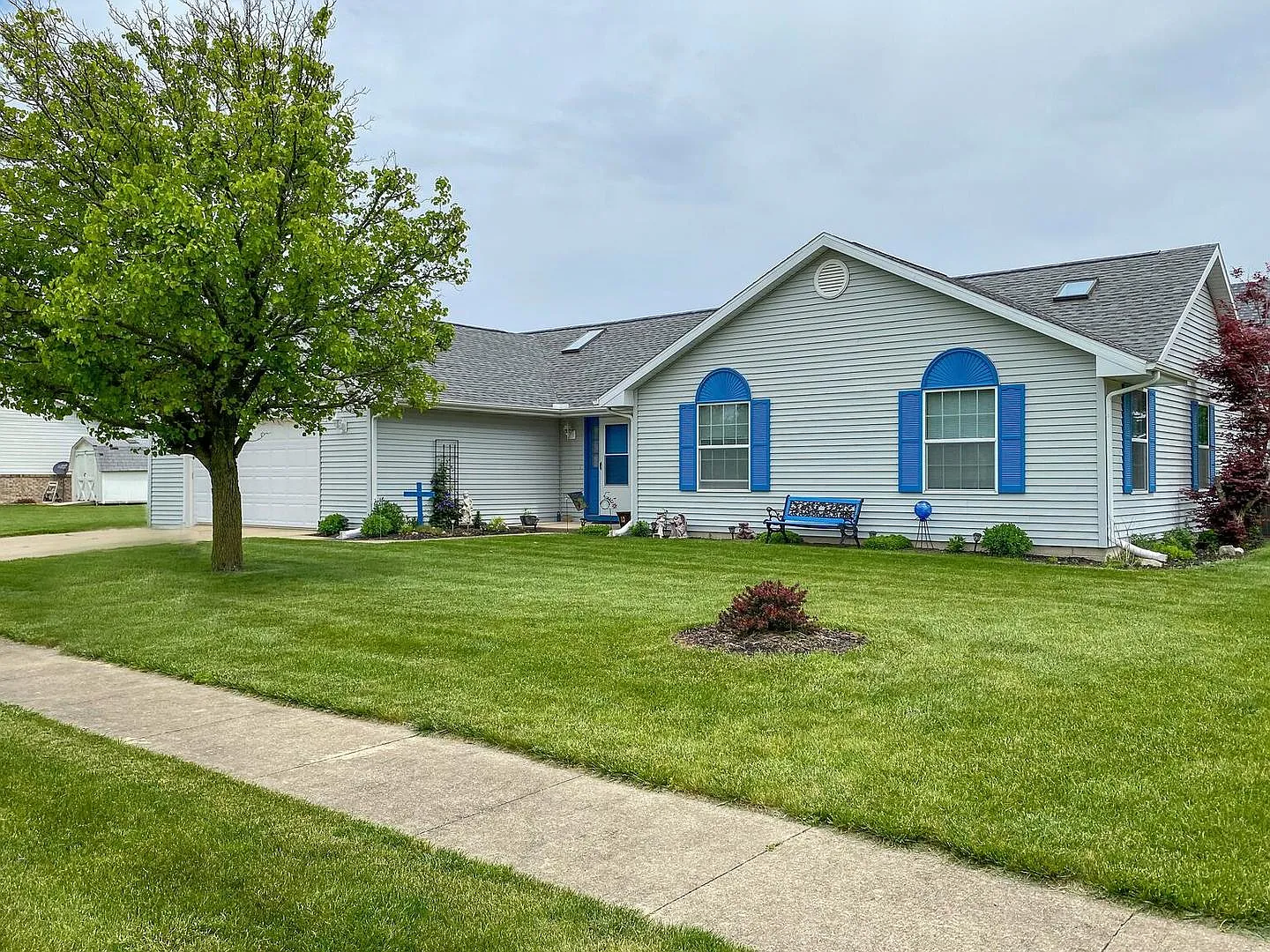 1204 Lancaster Dr photo 1