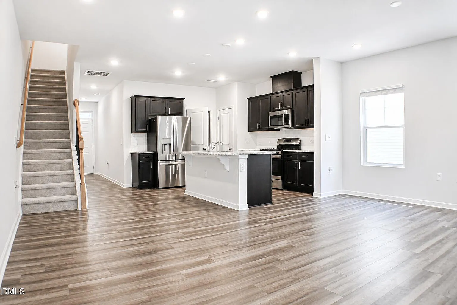 3 bed, 1581 sqft, $1,900 — Photo 3