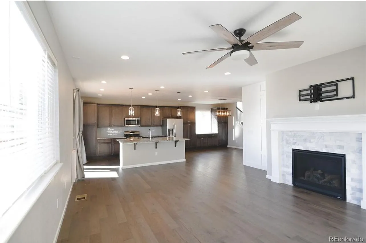 5 bed, 3.5 bath, 3179 sqft, $3,600 — Photo 2