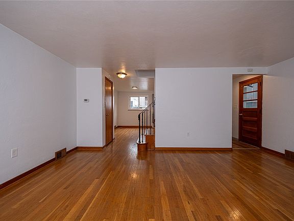 4th image of 113 Howard St