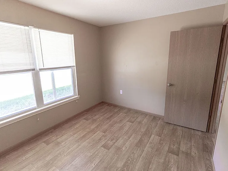 1544 Florence Dr — Photo 23
