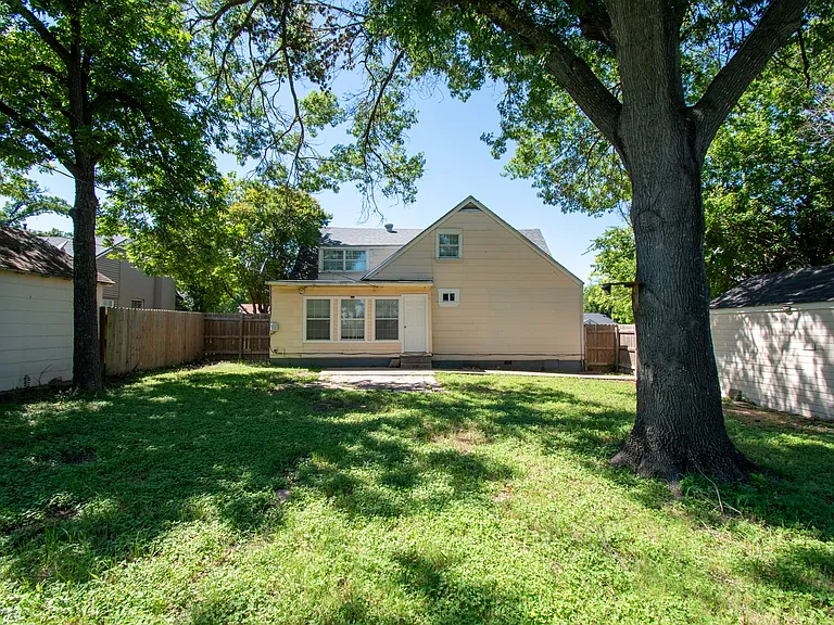 2606 Pine Ave — Photo 18