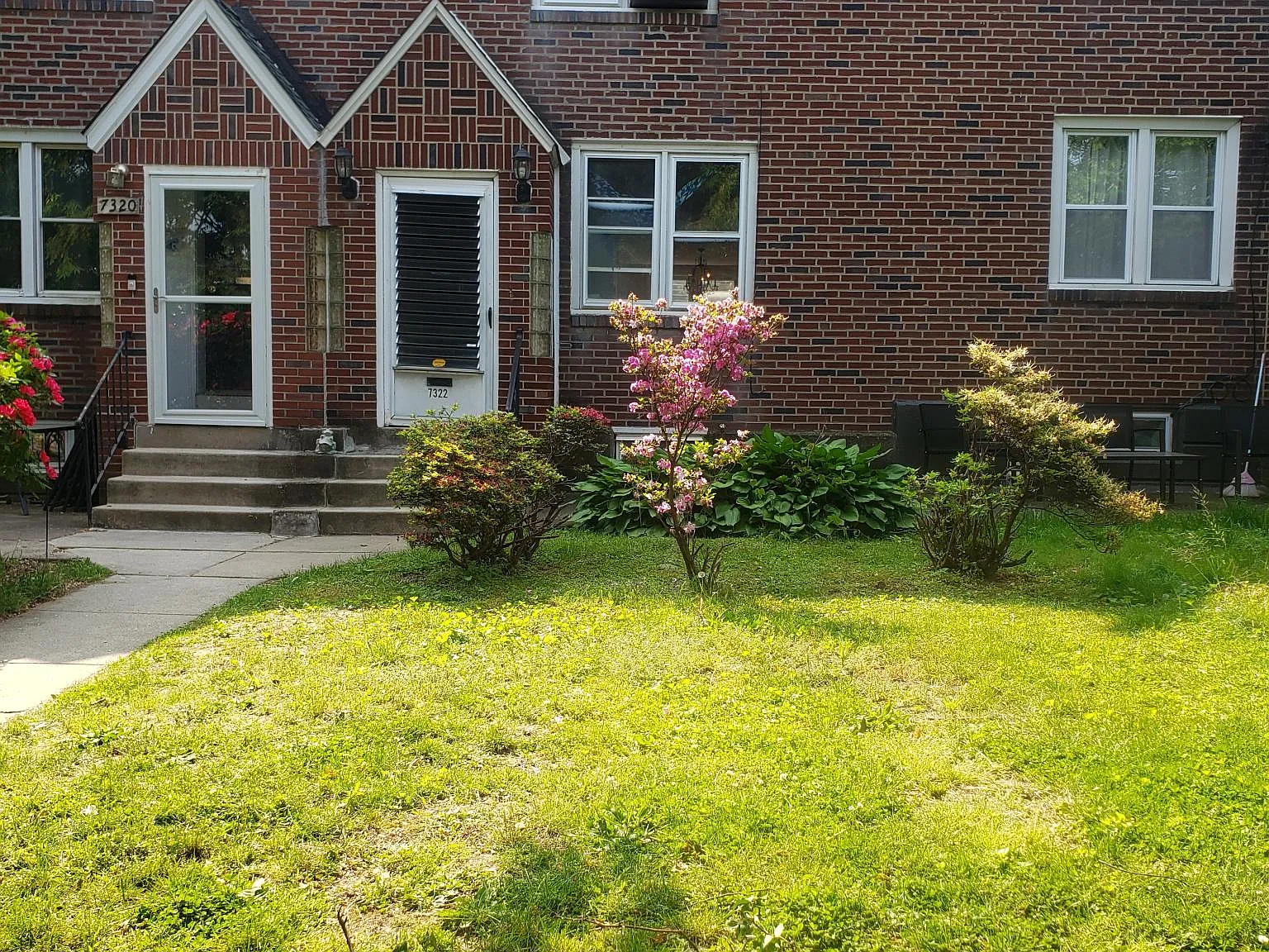 3 bed, 1.5 bath, 1120 sqft, $1,600 — Photo 2