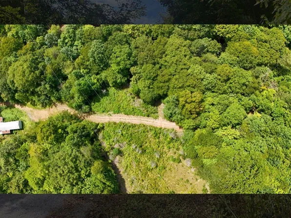 1 Billy G Holw, Wallins Creek, KY 40873