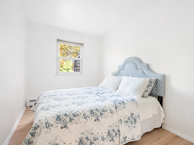 16 Peconic Rd — Photo 5