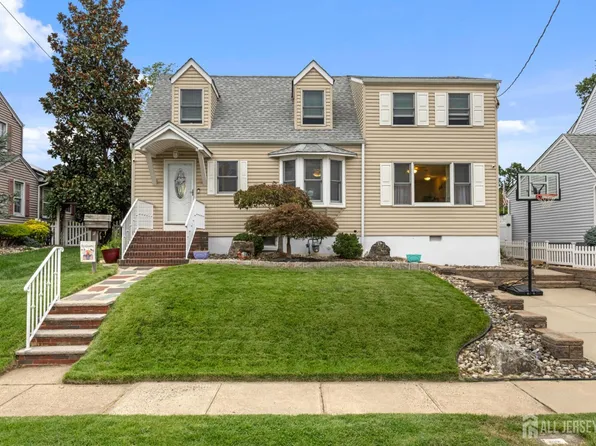 16 Vanderbuilt Pl, Woodbridge, NJ 07095