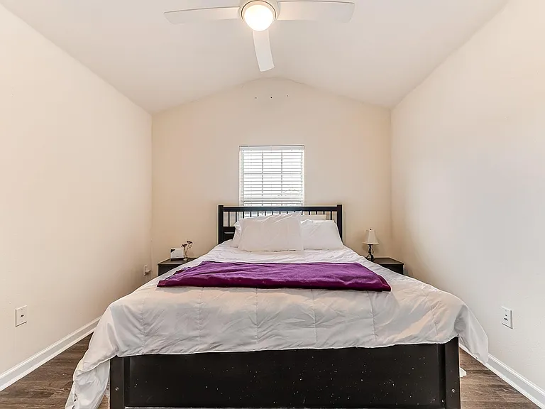 Guest bedroom 1