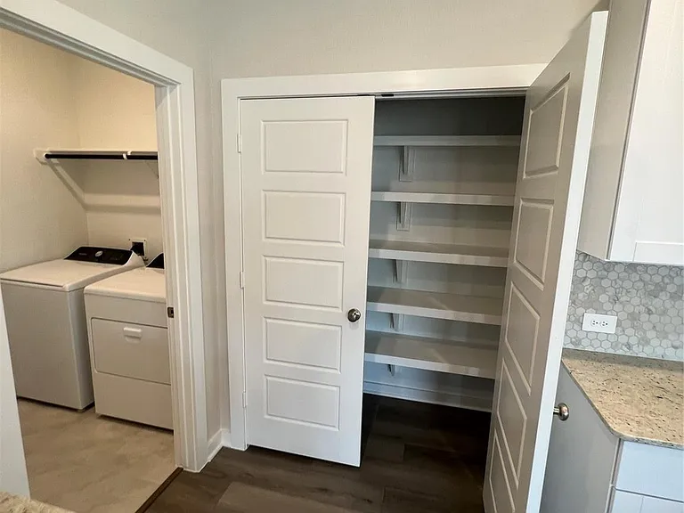 1722 Cayden Oak Ln — Photo 17