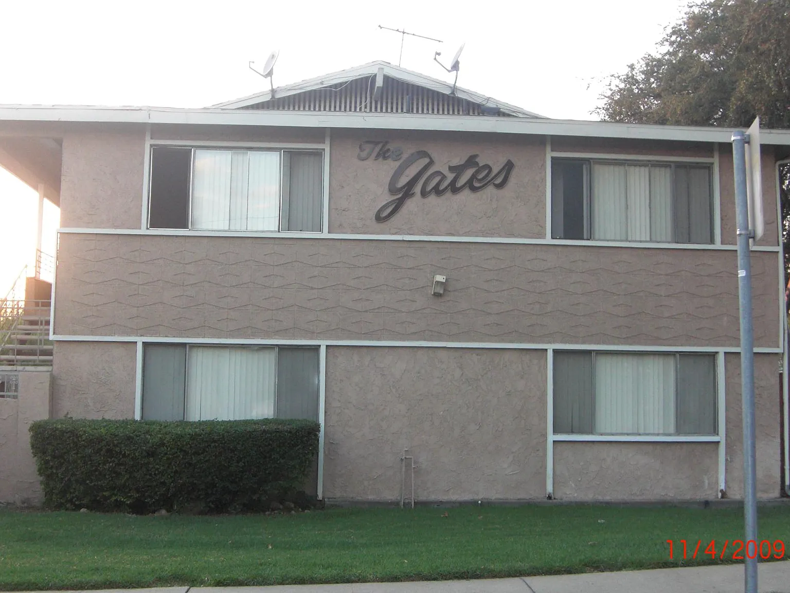 2 bed, 1050 sqft, $2,050 — Photo 1