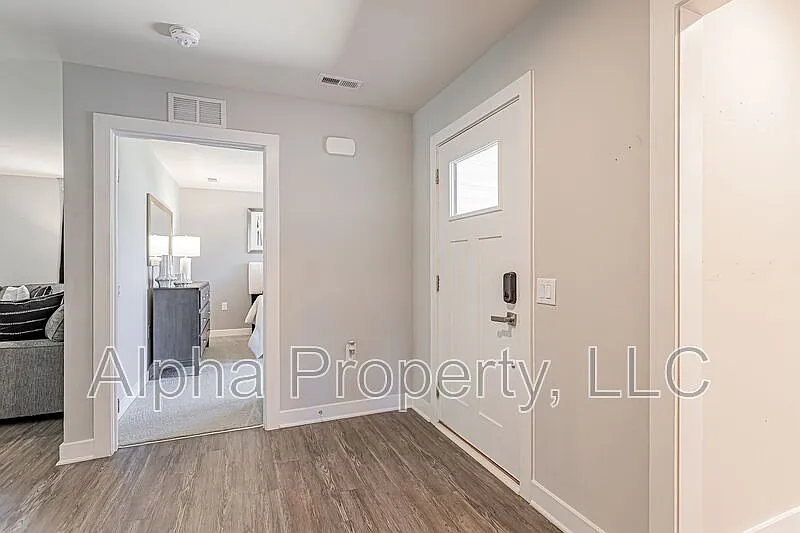 3 bed, 2.0 bath, 1550 sqft, $1,795 — Photo 3