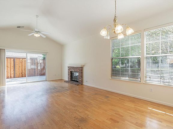 4th image of 860 Bob Crosby Way