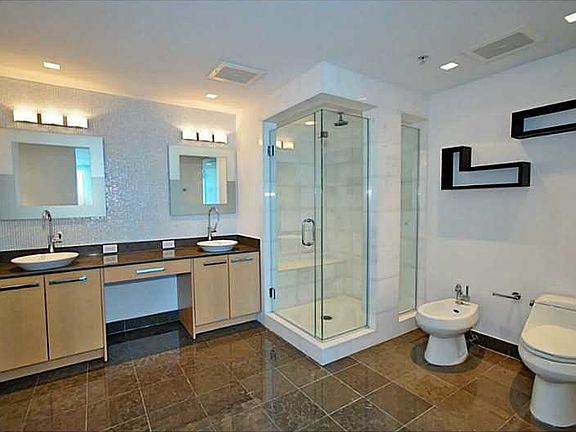 5th image of 3801 Collins Ave #906
