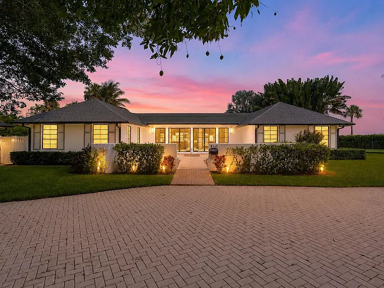 210 S Lake Dr — Photo 2