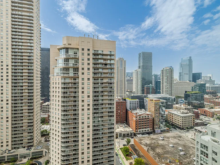 33 W Ontario St #31D — Photo 47