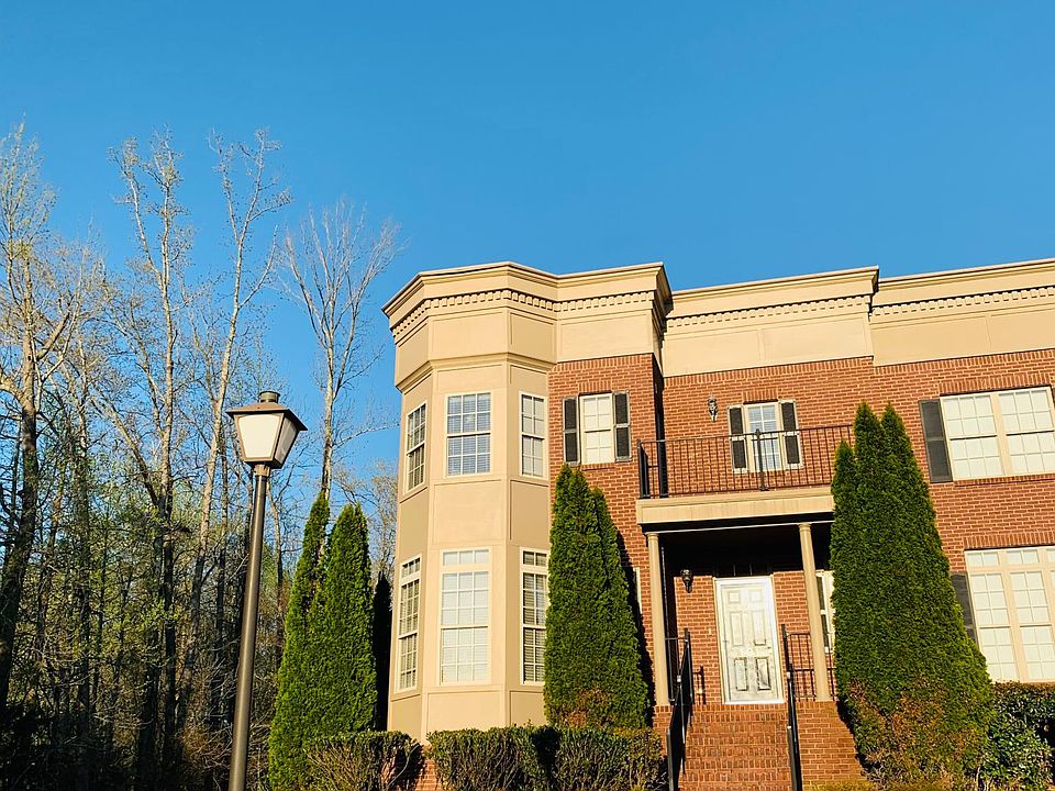 End Unit - Best Access to the house