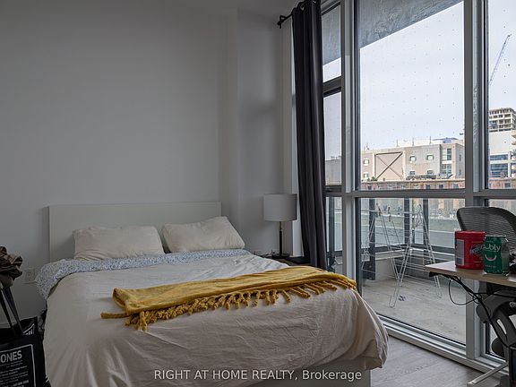 5th image of 50 Ordnance St #308