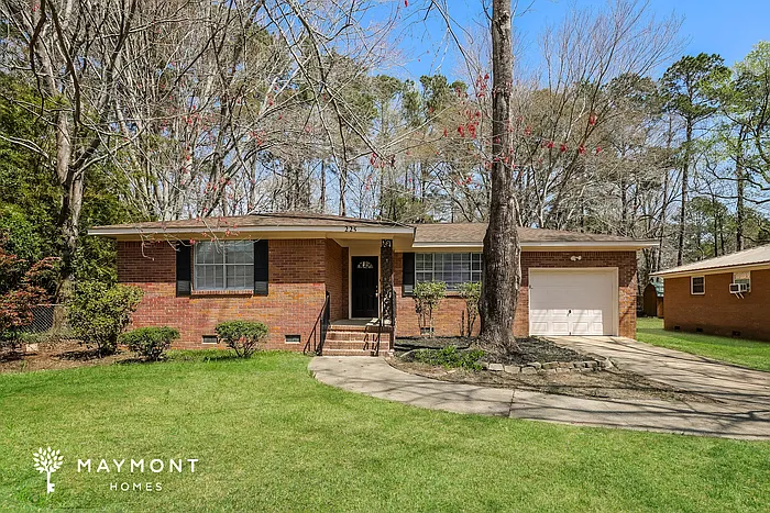 225 Froman Dr — Photo 1