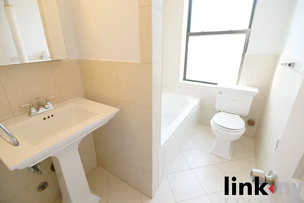 Rented by Link NY Realty | media 32