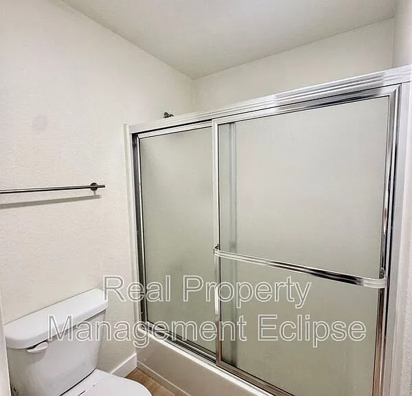 17319 Stone Ct N #B — Photo 11