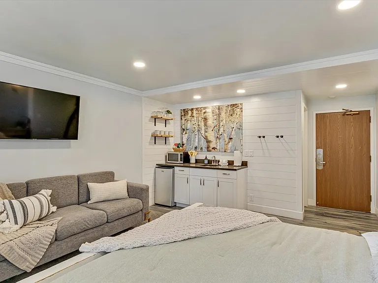 2105 Prospector Ave #208 — Photo 4