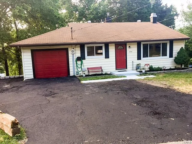 2354 Ridgecrest Dr photo 1