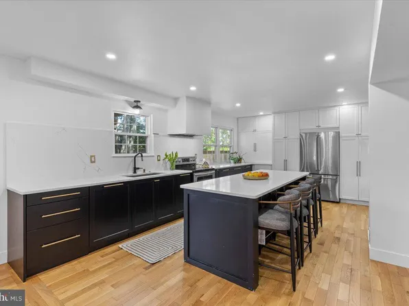 1745 Remington Dr, Crofton, MD 21114