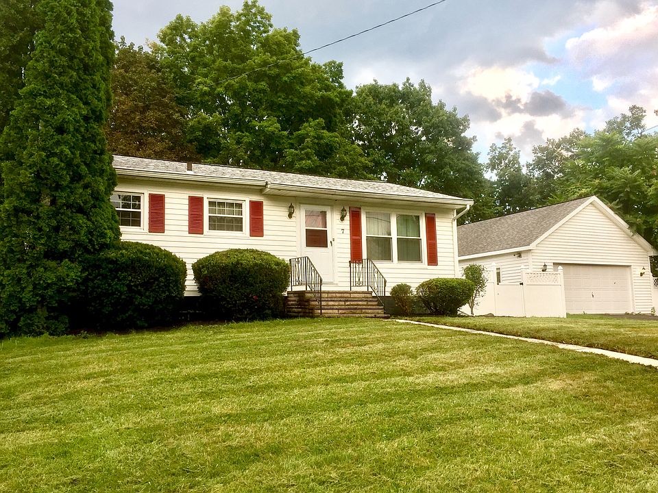 1st image of 7 Pleasant Acres Dr