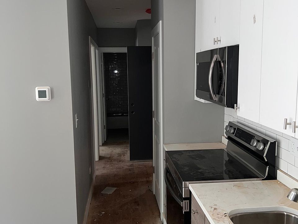 1st image of 4404 S Drexel Blvd #205