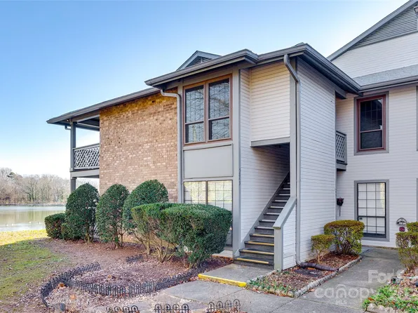 5843 Harris Grove Ln, Charlotte, NC 28212