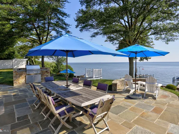 8171 Bayside Dr, Pasadena, MD 21122