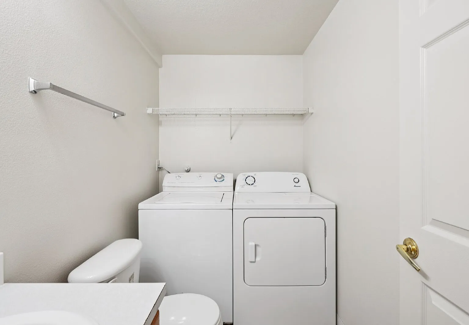 4 bed, 2.5 bath, $2,095 — Photo 3