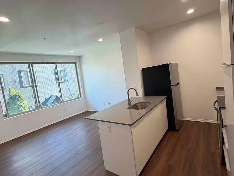 117 N Main Ave #5 — Photo 1