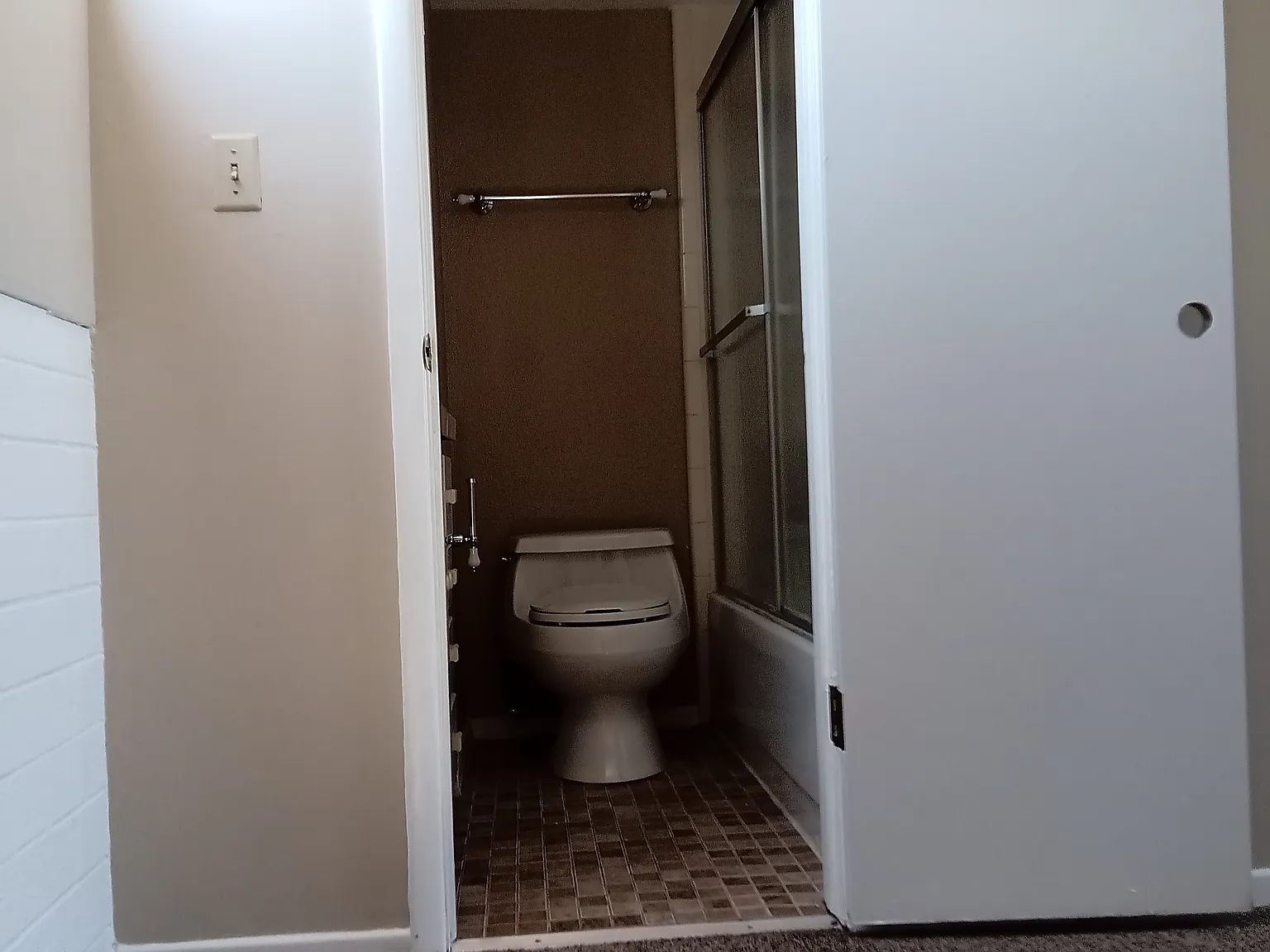390 Riverfront Dr — Photo 2