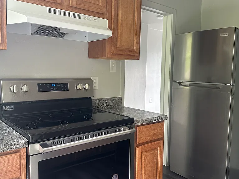 374 S Broad St — Photo 2