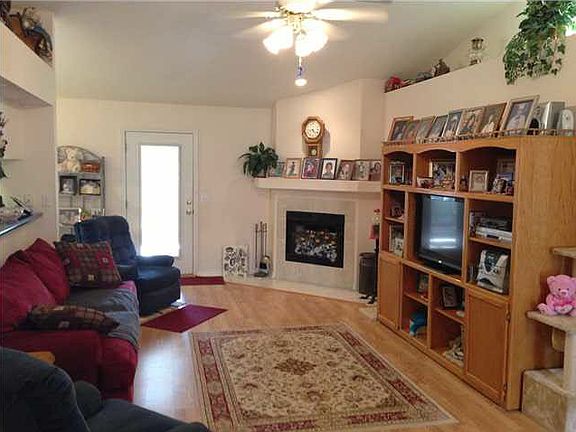 2nd image of 6055 Villeneuve Ln