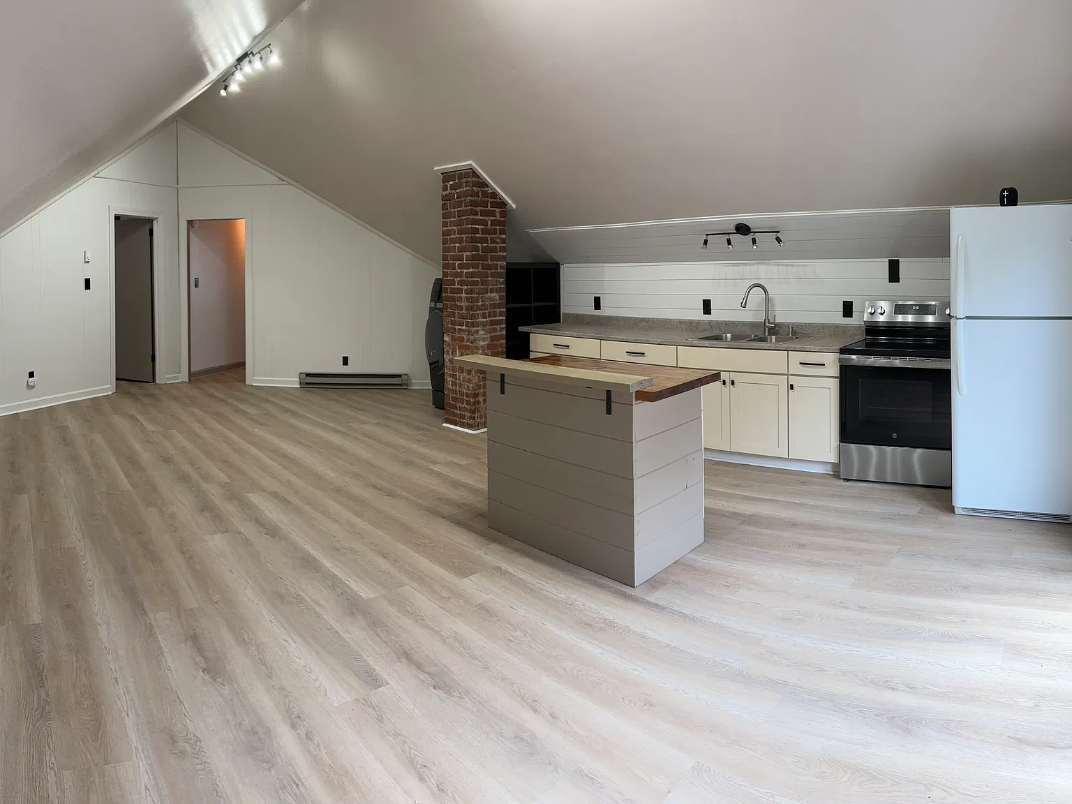 2 bed, 995 sqft, $1,100 — Photo 2