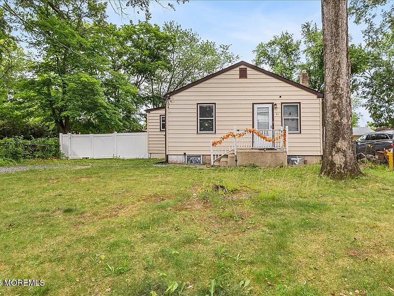 61 Cooney Ave — Photo 30