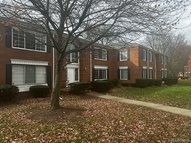 1st image of 751 E Fox Hills Dr