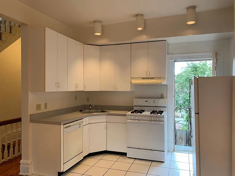 5431 Howe Street — Photo 11