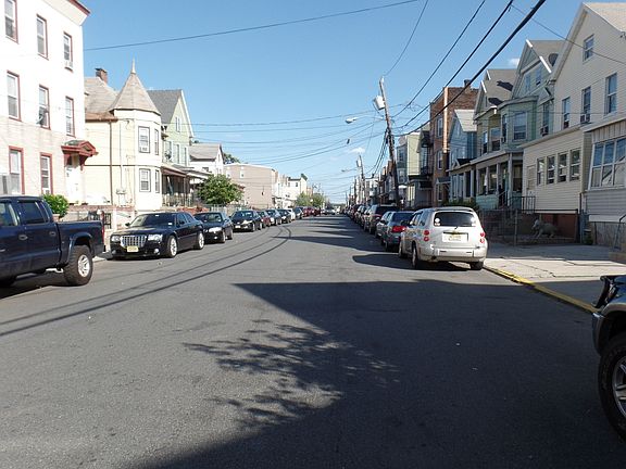 Exterior Neighborhood (street photo)