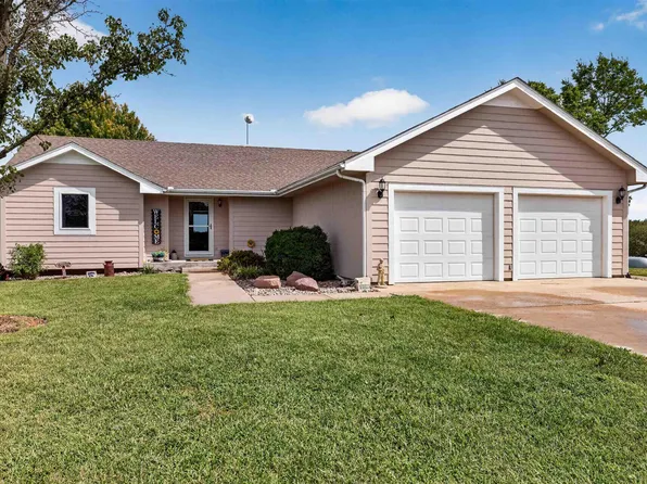 23150 N Rd, Holton, KS 66436