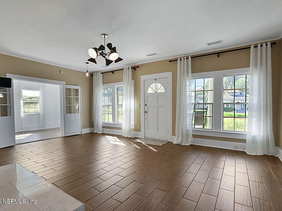4th image of 708 SPRING Street