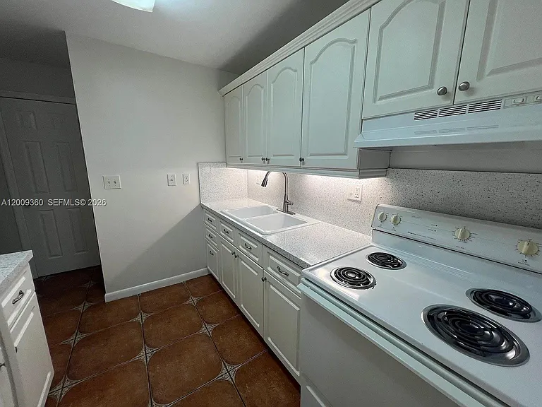 2544 SW 20th St — Photo 27
