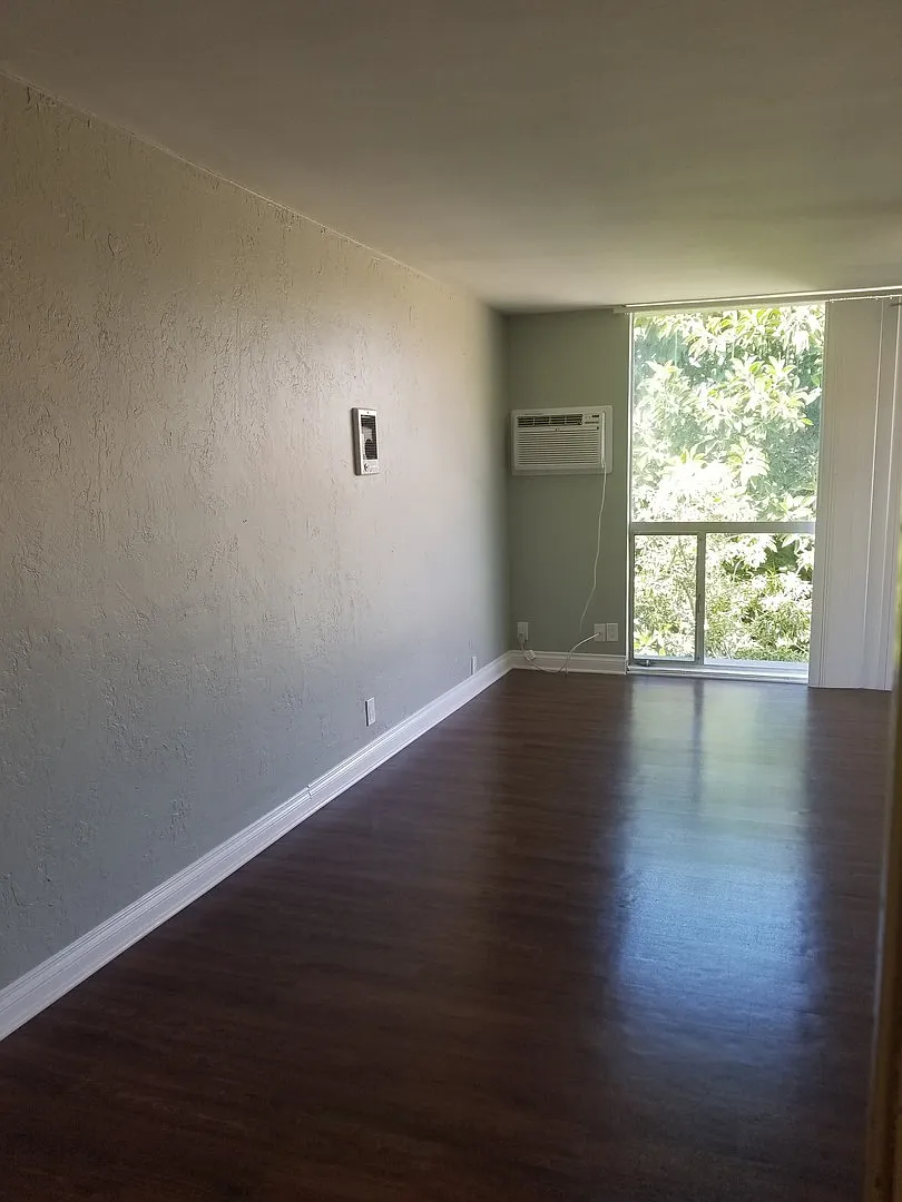 Nightingale Apartments — Photo 4